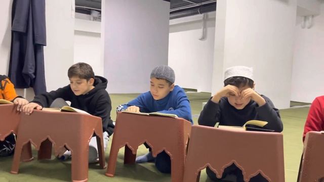Уроки детям в мечети Балашихи. Сура аль-Аср 103. смотреть онлайн