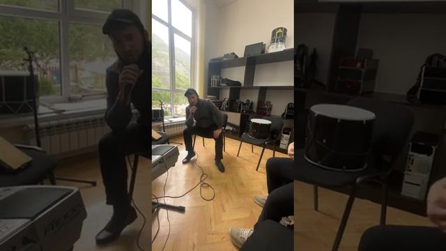 ЧЕЧЕНЦЫ, КЛАССНО ИГРАЮТ НА МУЗЫКАЛЬНЫХ ИНСТРУМЕНТАХ ,И КЛАССНО ПОЮТ..👏👏 смотреть онлайн