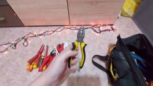 Электрики, а как у вас?! Что находиться в рабочей сумке электрика из ЖЭУ ?!