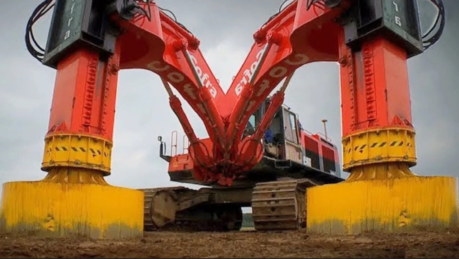 Современная технология строительства свайного фундамента - Самый большой кран в действии