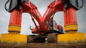 Современная технология строительства свайного фундамента - Самый большой кран в действии