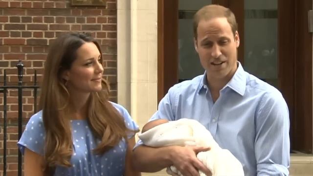 Royal Baby: Will and Kate leave hospital with their baby Prince of Cambridge смотреть онлайн