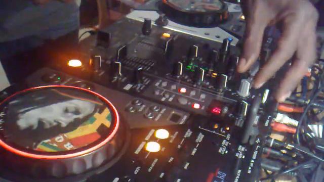 Dj Maki A Love I Can Feel medley смотреть онлайн