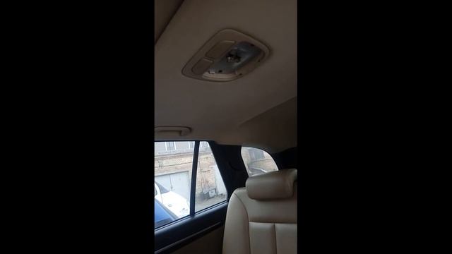 Замена лампы на центральном плафоне подсветки салона на Хюндай Санта Фе(Hyundai Santa Fe)2012 года смотреть онлайн