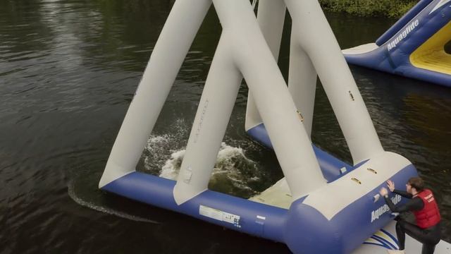 Beta Squad VS Inflatable Water Park Challenge смотреть онлайн