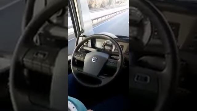 Грузовик вольво без водителя смотреть онлайн