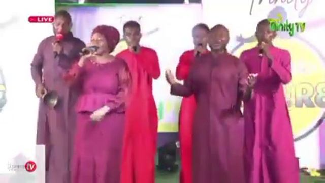 Yesu a manya no yi ɔsombo ma me. Very powerful song by John Okonkwe and his supreme voices team. смотреть онлайн
