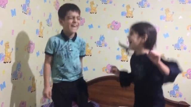 Танец брата и сестры смотреть онлайн