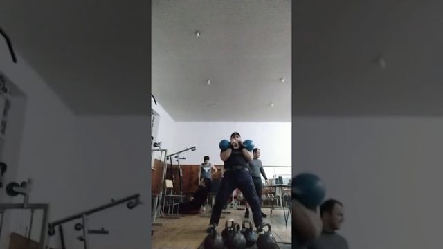 ТОЛЧОК С ГИРЯМИ 20 КГ 6 МИНУТ смотреть онлайн