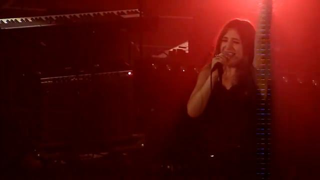 IZIA - Let me alone - Le trianon смотреть онлайн
