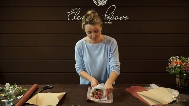 УПАКОВКА ОДНОГО ЦВЕТКА ⎥  Уроки флористики