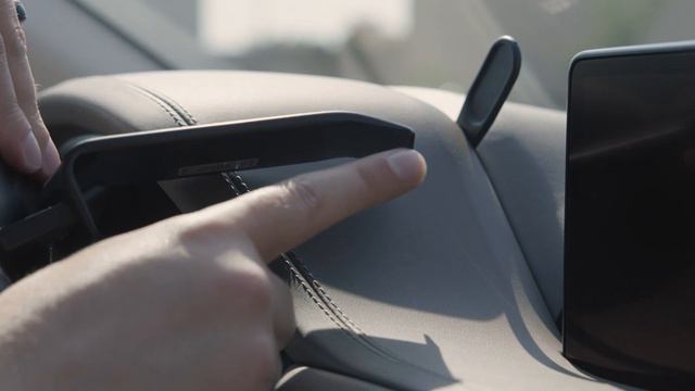 Genesis GV80 - How-To Install Center Dash Mount (855887) смотреть онлайн