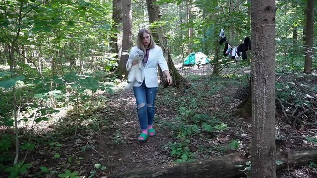 БАБА ЯГА МОМО В РЕАЛЬНОЙ ЖИЗНИ | 24 ЧАСА В ЗАКОЛДОВАННОМ ЛЕСУ В ПАЛАТКЕ С КОТОМ И СОБАКОЙ смотреть онлайн