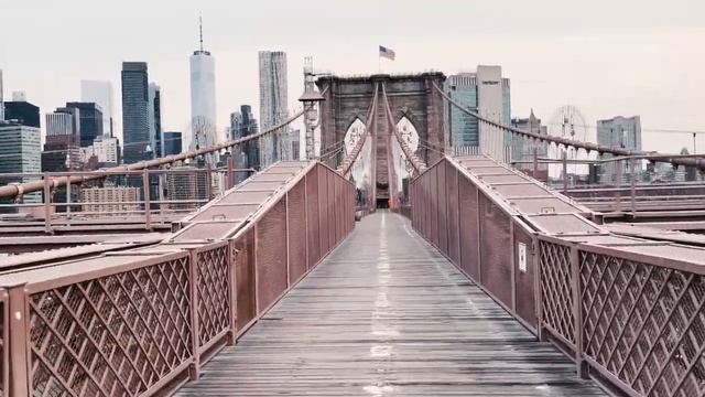 Walk Across the BROOKLYN BRIDGE New York City - NYC Brooklyn Bridge East River 2021 смотреть онлайн