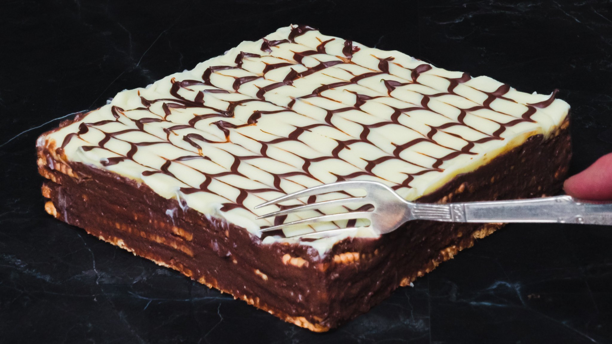 Шоколадный торт из печенья и молока. Трачу на приготовление всего 20 минут смотреть онлайн