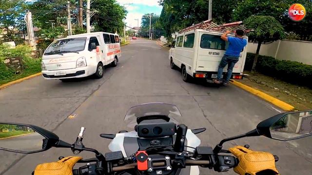 The Ultimate MotoVlogging Mic?! смотреть онлайн