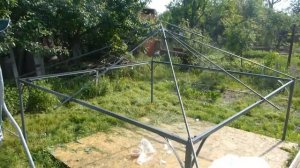 Беседка в сад, а внутри качели.