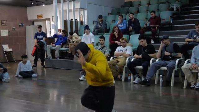top8 footwork bboy Tonski vs Саша Smooth - "ALL OPTION" break dance battle смотреть онлайн