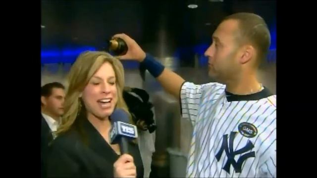 MLB Girl Reporters Getting Wet смотреть онлайн