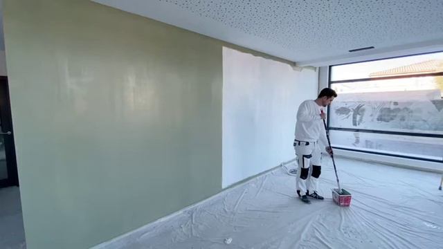 Mise en peinture d'un mur au rouleau timelapse смотреть онлайн