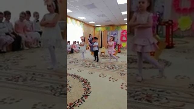 Роман Ураган: Утренник в детском саду к 8 марта 2018 смотреть онлайн