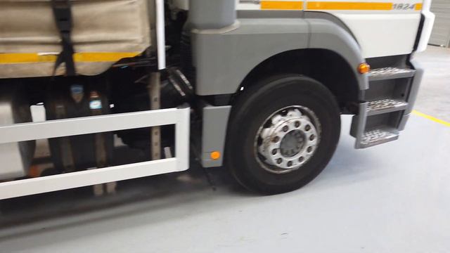 New In Stocklist For Sale: MERCEDES BENZ AXOR 1824 EURO 5, 4X2 CURTAINSIDER – 2012 – YB61 LBL смотреть онлайн