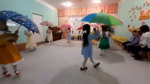 танец с зонтиками смотреть онлайн