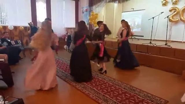 Вальс выпускников Ерёминской средней школы(2021) смотреть онлайн