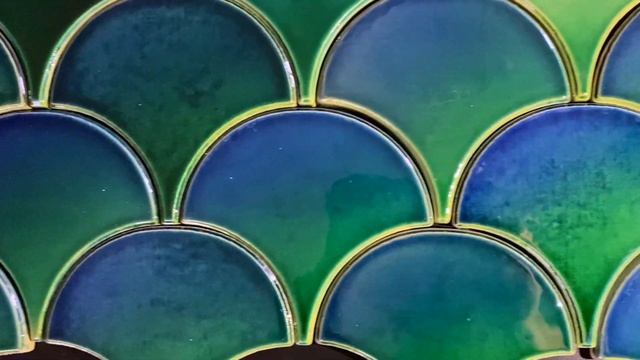 ПЛИТКА РУЧНОЙ РАБОТЫ «РЫБЬЯ ЧЕШУЯ» С ГРАДИЕНТОМ ДЛЯ ФАРТУКА смотреть онлайн