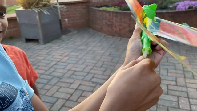 playing with pterodactyl Flying Dinosaur? смотреть онлайн