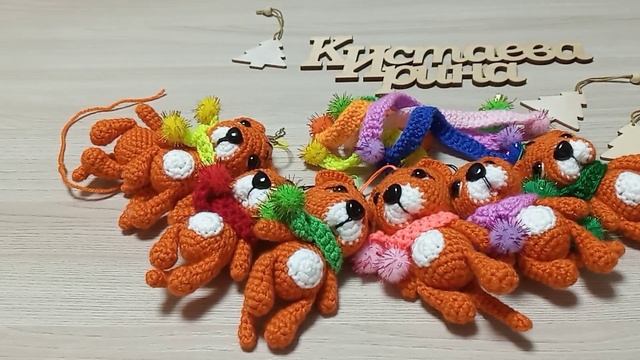 24.11.2021. Вяжу тигрят в цветных шарфиках// Дора.