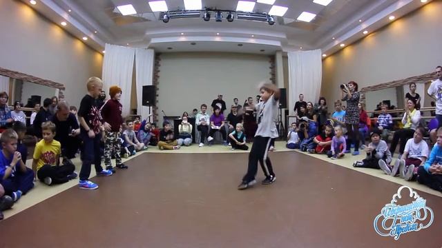 Sky Walkers vs Break Monsters 2х2 начинающие до 2х лет опыта СОВЕРШЕНСТВУ НЕТ ПРЕДЕЛА Осень 2014 смотреть онлайн