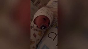 Новорожденный малыш в роддоме, совместное пребывание с мамой