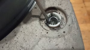 КАК ОТКРУТИТЬ ПРУЖИНУ ПРОТИВОВЕСА БЕЗ СПЕЦ КЛЮЧА!!! Стиральная машина ARISTON