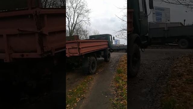 КАЗ 4540 выезжаем из двора. смотреть онлайн