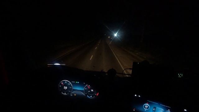 Купил шторки-тонировки. Очередной рейс на Томск. Быт в кабине мерседеса. смотреть онлайн