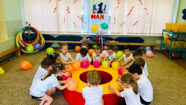 Физкультурный досуг к 1 Мая в здании 7 смотреть онлайн