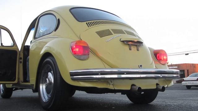 1973 Volkswagen Super Beetle (VW 1303) Start Up, Exhaust, In Depth Review, and Test Drive смотреть онлайн