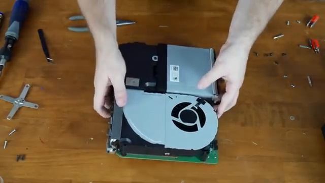 Taking Apart The Xbox One X - Tech Wave! смотреть онлайн