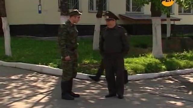 Как ходят строевой солдаты в Росийской Армии!Смех смотреть онлайн
