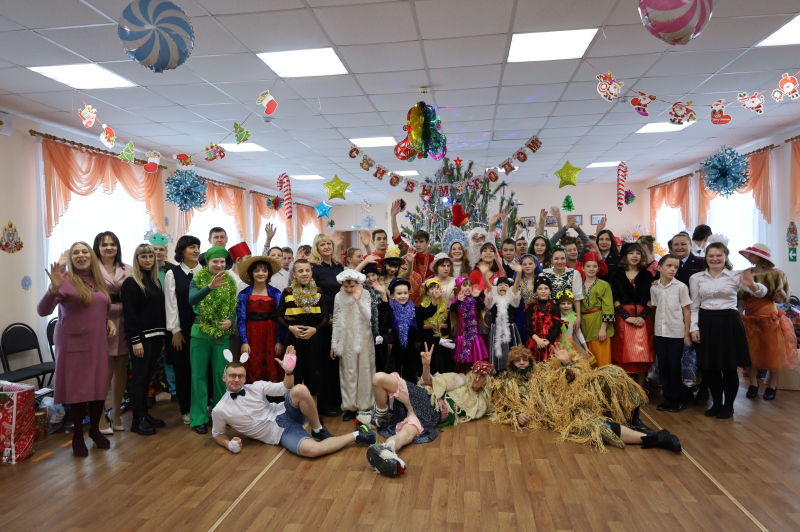 «Полицейский Дед Мороз» исполнил желания ребят из горельского дома-интерната смотреть онлайн