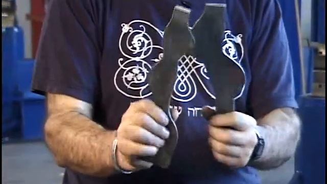 Мастер-класс Ури Хофи по работе на кузнечном молоте