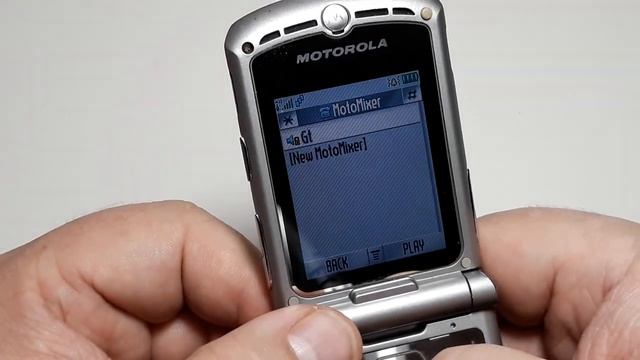 Motorola V3 Silver ретро телефон из Германии лот 1 смотреть онлайн