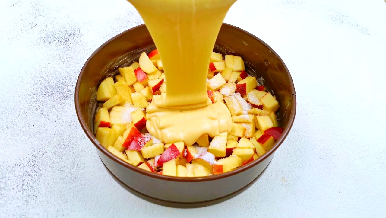 Быстрый и простой рецепт яблочного пирога.mp4