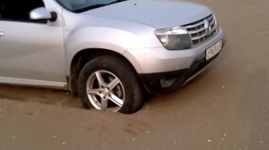 Дастер в песке