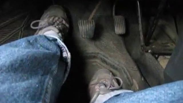 сцепление выжимаем.MOV смотреть онлайн