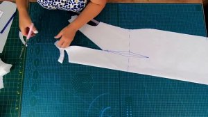 Платье с оригинальными рельефами и необычным карманом. Моделируем платье из двух видов ткани.mp4