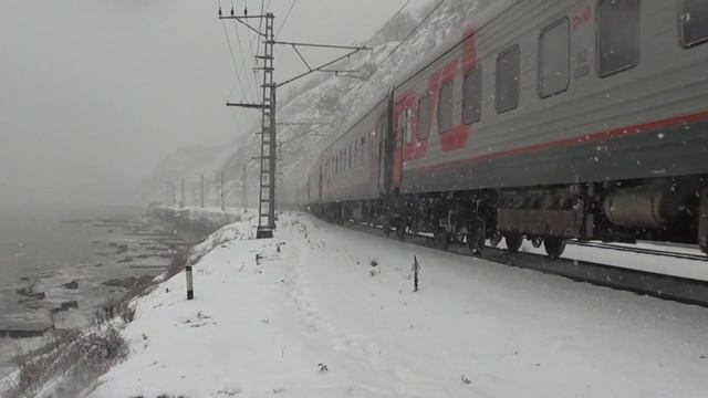 Дончак с поездом Саратов Адлер.Метель и море смотреть онлайн