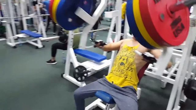По 60 кг на руку. смотреть онлайн