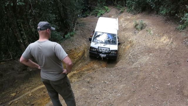 L300 4WD Creek Rd (Tif's Hill) part 1 смотреть онлайн